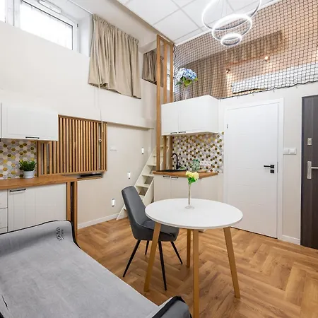 Apartment Humblebee Nest Muranow *