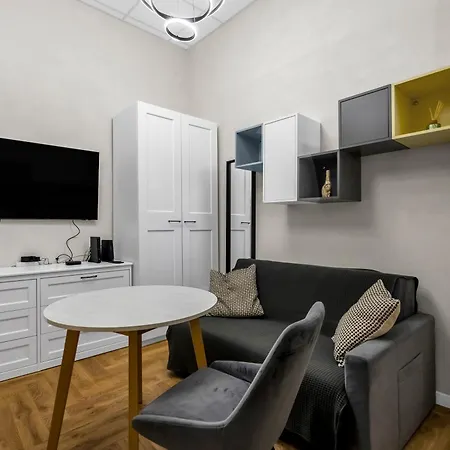 Humblebee Nest Muranow Warsaw