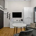 Humblebee Nest Muranow * ורשה