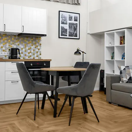 Humblebee Nest Muranow