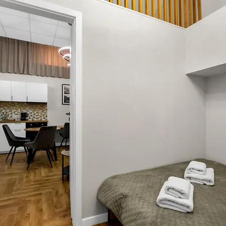 Humblebee Nest Muranow *