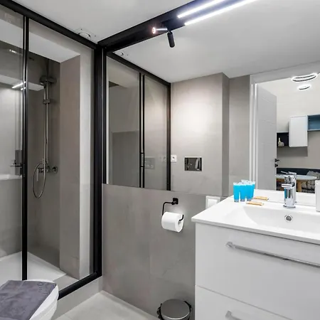 Humblebee Nest Muranow Βαρσοβία