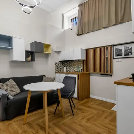 Humblebee Nest Muranow