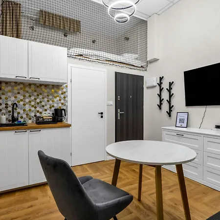 Humblebee Nest Muranow * Warszawa