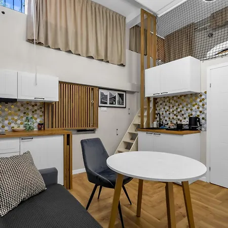 Humblebee Nest Muranow