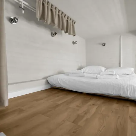 Humblebee Nest Muranow Lägenhet