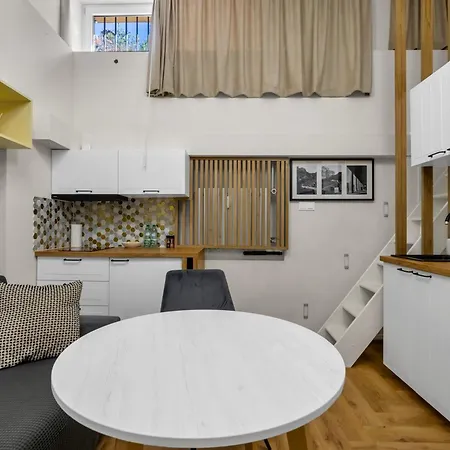 Humblebee Nest Muranow Lägenhet *